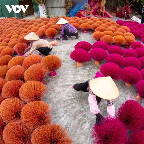 Discovering Quang Phu Cau Incense Making Village