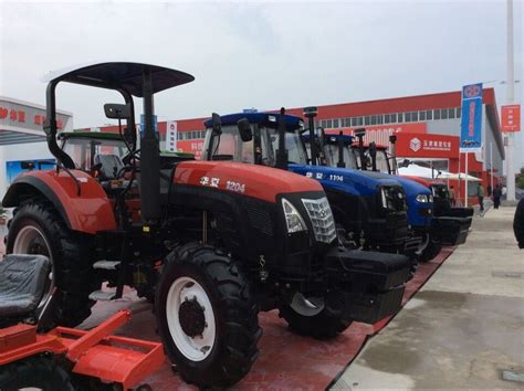 Huaxia Hp Wd Traktor With Cabin For Sale China Tractor And