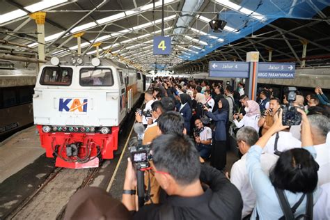 Sebanyak 42 Ribu Pemudik Berangkat Dari Stasiun Gambir Senen Pada 3