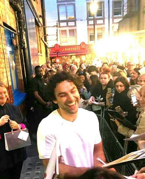 Aidan Turner Signing Autographs The Lieutenant Of Inishmore Aidan