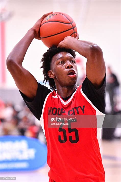 James Wiseman From East Memphis High School Shoots A Free Throw News