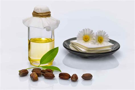 17 Incredible Jojoba Oil Benefits And Uses For Skin