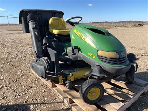 John Deere Sst18 Riding Mower With 8 In Mower Deck Bagger Moss 18 C010265 Not Running P10