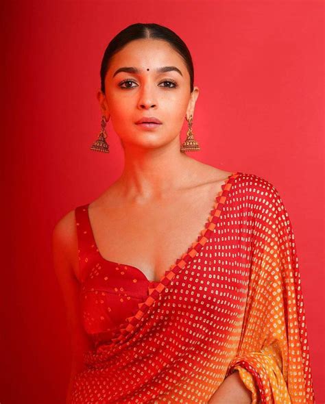 Alia Bhatt looks like a dream in an ombre bandhani saree for "RRR ...