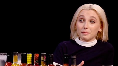 Hot Ones Emma Chamberlain Biskutt YouTube