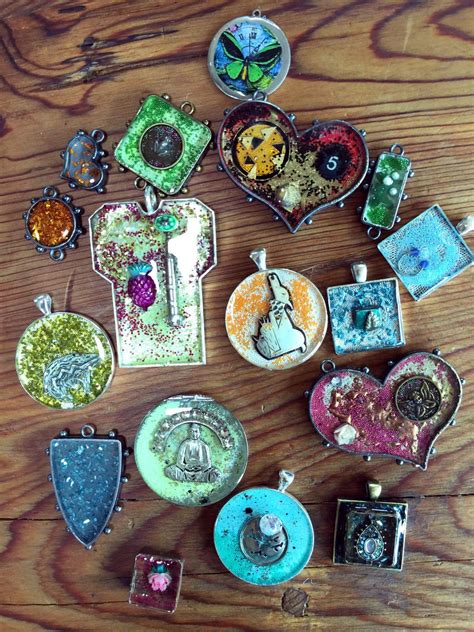 Secrets of Compelling Resin Jewelry Necklaces - Mary Ellen Beads