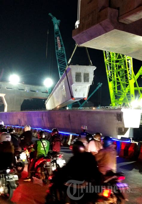 Pemasangan Girder Beton Flyover Kopo Foto Tribunnews