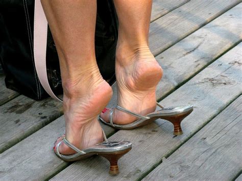 Pin En Mature Feet Pies De Maduras