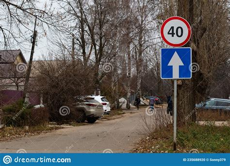 Informazione E Limitazione Della Segnaletica Stradale Che Regola La