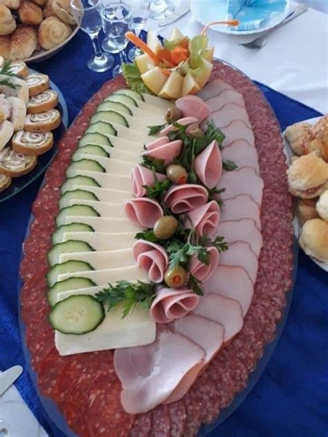 Pin von Lorna Ontiveros auf charcuterie | Rezepte fingerfood herzhaft ...