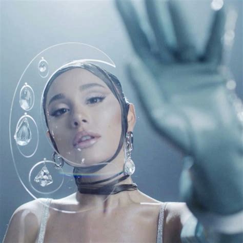 rem beauty - ariana grande | Favos