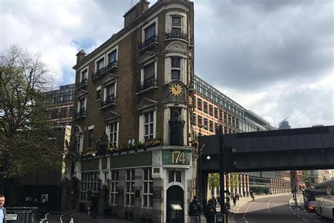 Tripadvisor The City to City Pub Walk 2000 años de historia y