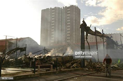 2005 Paris Riots Photos and Premium High Res Pictures - Getty Images