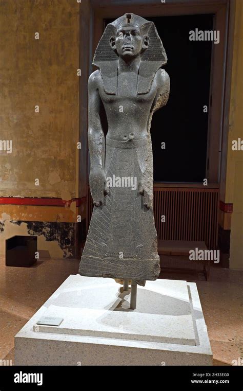 Beterstatue K Nig Amenemhet Iii Ca V Chr Gyptisches Museum