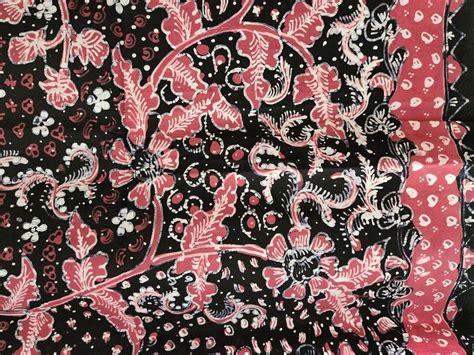 Indonesia Hand Drawn Batik Tulis Primissima Cotton Fabric Red Black