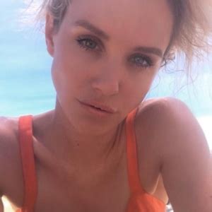 Nicky Whelan Posing Nude Skimpy Bikini Thefappening Link