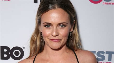 Alicia Silverstone Looks So Gorgeous In This Makeup Free Selfie