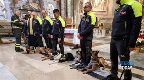 Speciale benedizione per i cani eroi delle unità cinofile tra loro