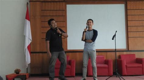 Open Mic Stand Up Comedy Hibur Mahasiswa UIN Dan UNY Tribunjogja