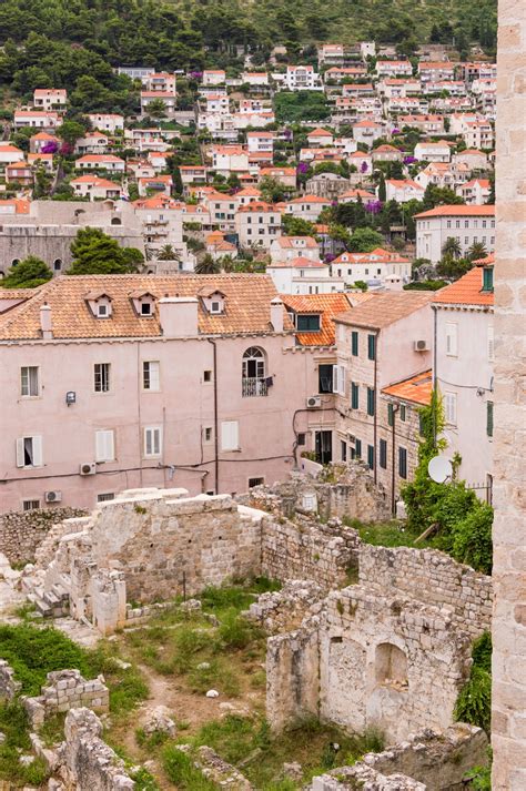 Overlooking the City of Dubrovnik Croatia - Entouriste