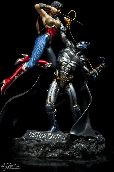 Injustice Statue Batman Vs Wonder Woman Taken On The Th Flickr