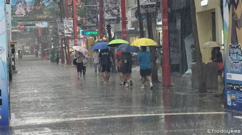 快訊／午後對流雨彈開轟！2縣市大雨特報 雨下到入夜 Ettoday生活新聞 Ettoday新聞雲