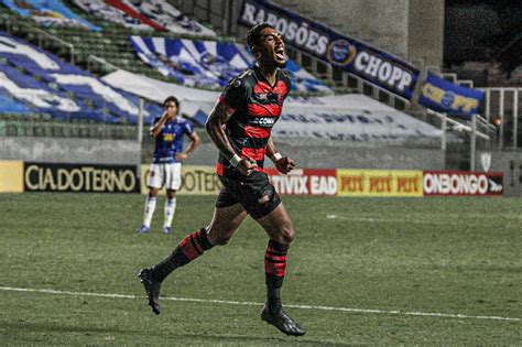 Fora De Casa Oeste Vence O Cruzeiro E Segue Vivo Na S Rie B Futebol