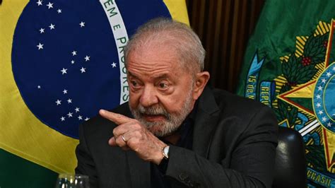 Brasil Sem Medo Lula dispensa 40 militares das residências oficiais