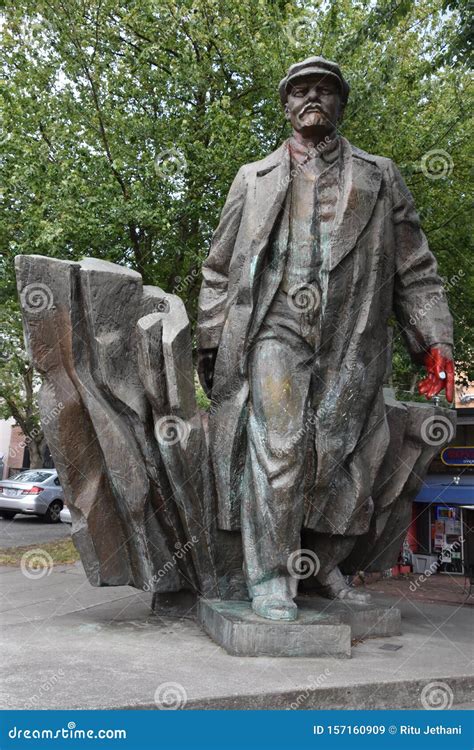 Statue of Lenin in Seattle, Washington Editorial Stock Image - Image of ...