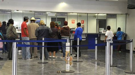 Largas Filas En Bancos Tras Puente El Siglo De Torre N