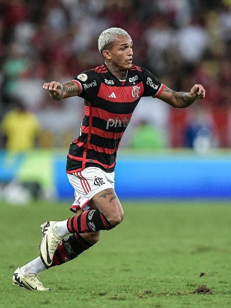 Flamengo renova Wesley até o fim de 2028