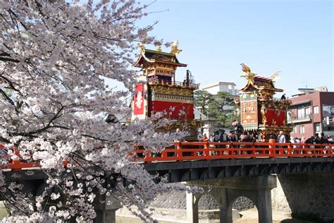 日本三大美祭春の高山祭｜たびコラム｜快適なバス旅行を冨士交通で