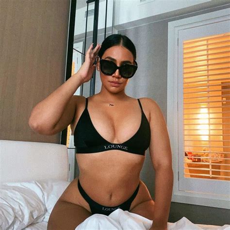 Hot Sexy Lauren Campbell Bikini Pics