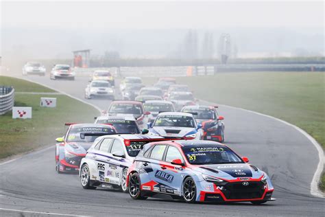 Newsham And Andersson Score Maiden TCR UK Wins At Brands Hatch