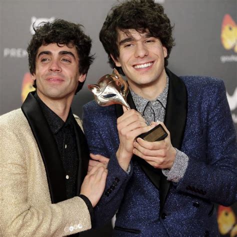 Javier Ambrossi Y Javier Calvo Con Su Premio Feroz Gala Y