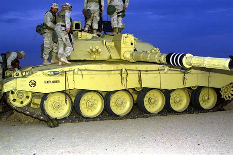 Us Marines Get A Tour Of A British Challenger Main Battle Tank Mbt