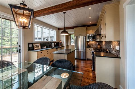 The Grantham Lakehouse By Yankee Barn Homes