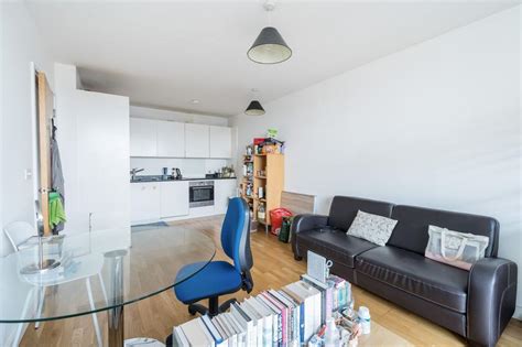 Amelia Street London SE17 2 Bed Flat To Rent 2 700 Pcm 623 Pw