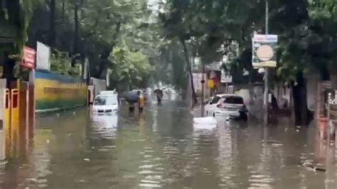 Mumbai Rains Update मुंबईच्या शाळांना पावसाचा विळखा दोन्ही सत्रात