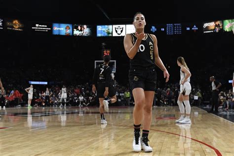 Kelsey Plum Injury Gets Critical Update From Las Vegas Aces Coach ...