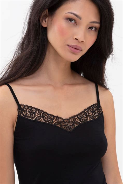 Mey Emotion Elegance blonde undertrøje med spaghetti stropper Hos Lohse