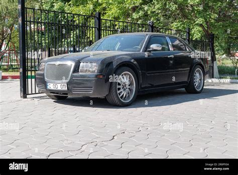 Chrysler 300C First Generation 20052010 Stock Photo Alamy