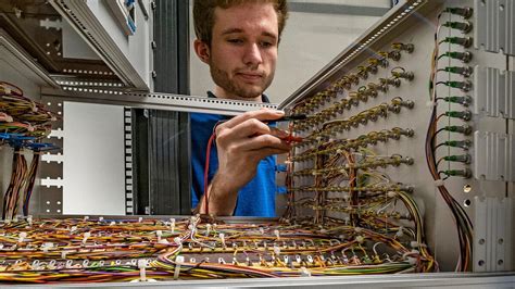 Ausbildung Elektroniker Elektronikerin F R Ger Te Und Systeme Mtp