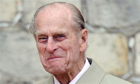 Príncipe Philip marido da rainha Elizabeth II morre aos 99 anos