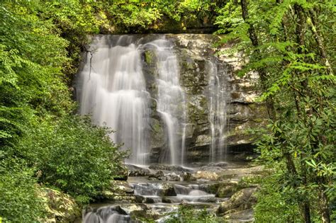 11 Waterfalls in Gatlinburg, Tennessee | Interactive Map and Hiking Details