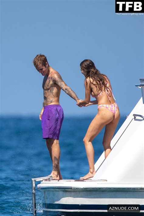 Hailey Baldwin Sexy Seen Showing Off Her Hot Bikini Body On A Yacht With Justin Bieber In Cabo