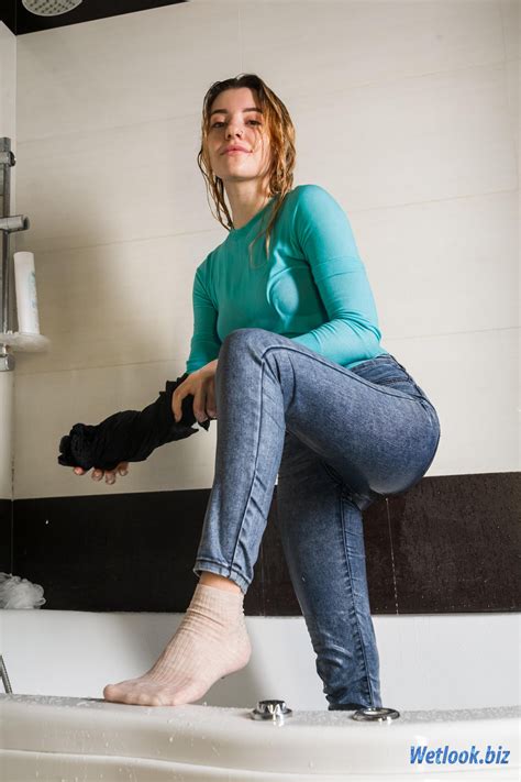 Wetlook Girl In Jeans Get Wet In Shower R Wetgirlswetlook