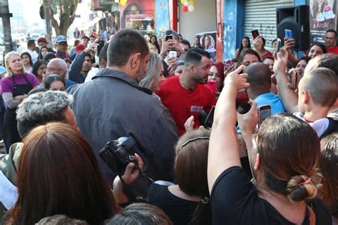 EGO - Juju Salimeni exibe novo visual e atrai multidão em evento ...