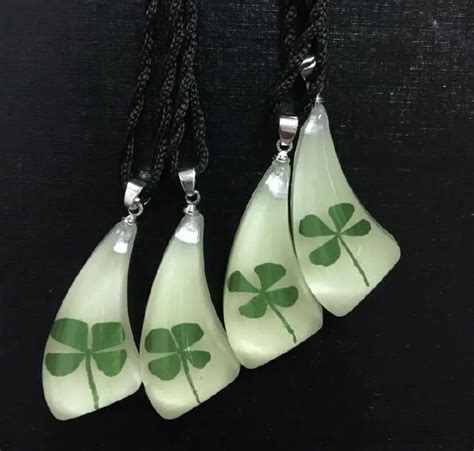 Free Shipping 4 Pcs Vintage Real Four Leaf Clover Accessories Glow