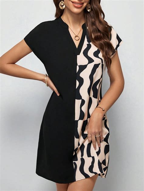 SHEIN Clasi Vestido Con Estampado De Dibujo De Cuello Notch De Manga